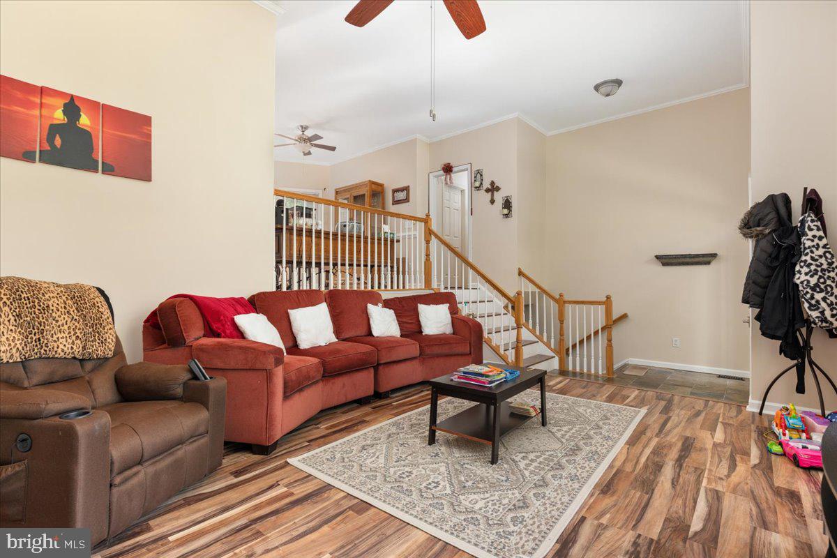 LAKE FRONT ROYAL - Residential