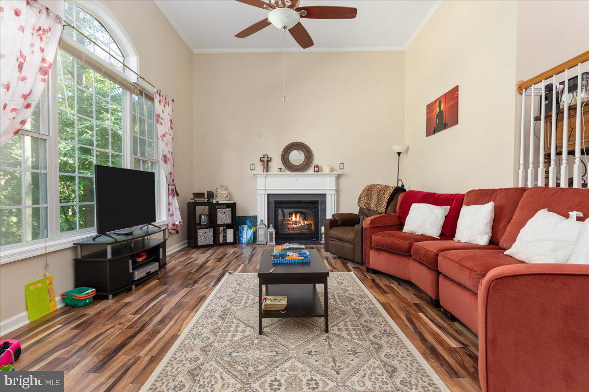 LAKE FRONT ROYAL - Residential