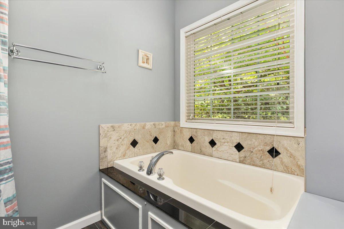 LAKE FRONT ROYAL - Residential