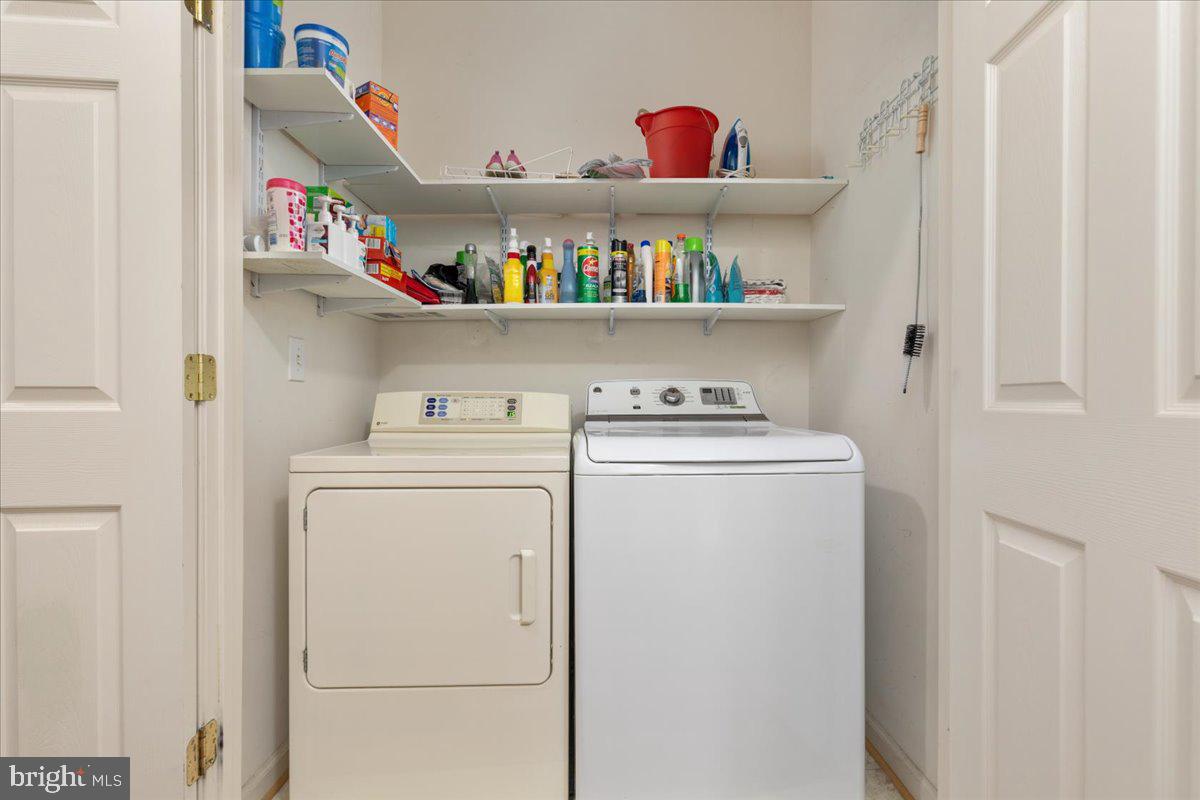 LAKE FRONT ROYAL - Residential