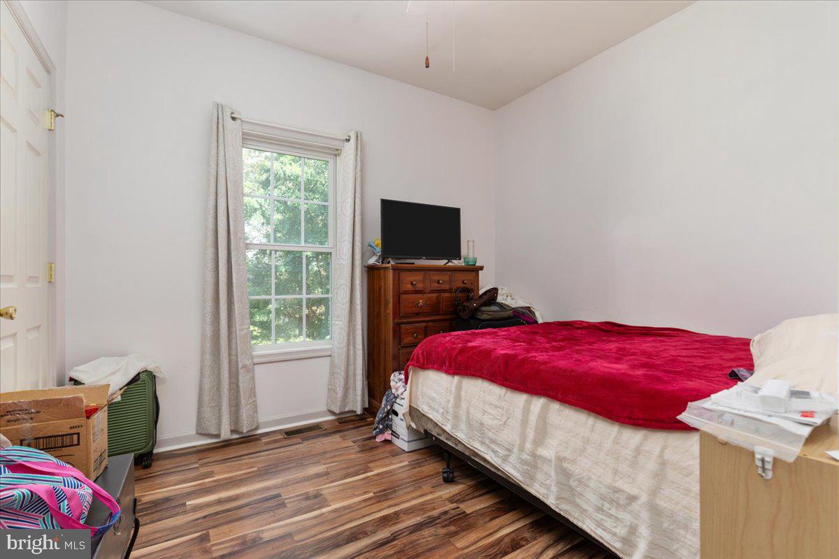 LAKE FRONT ROYAL - Residential