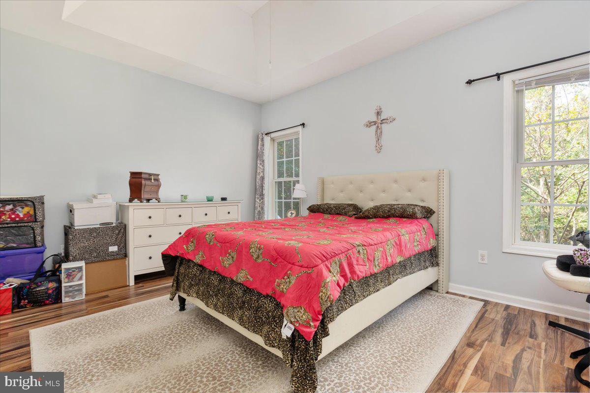 LAKE FRONT ROYAL - Residential