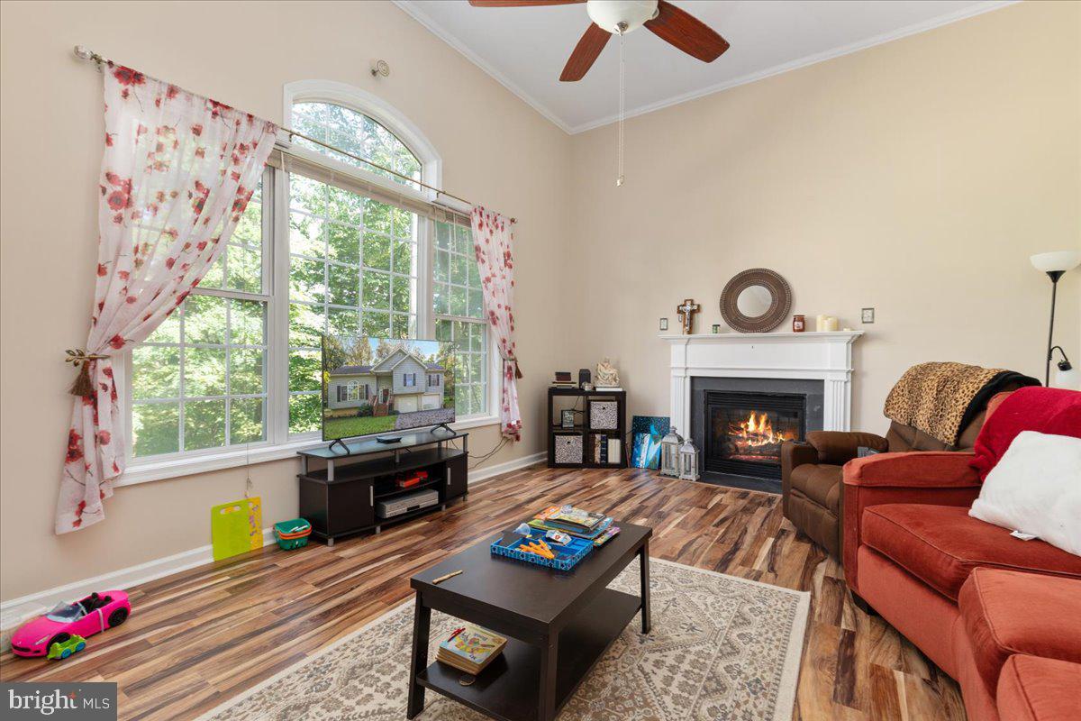 LAKE FRONT ROYAL - Residential