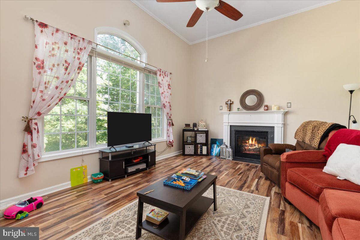 LAKE FRONT ROYAL - Residential