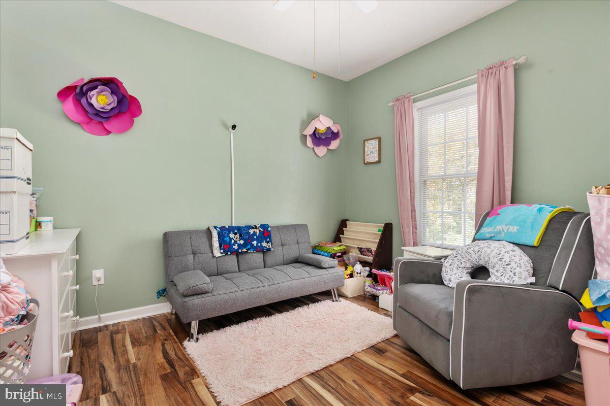 LAKE FRONT ROYAL - Residential