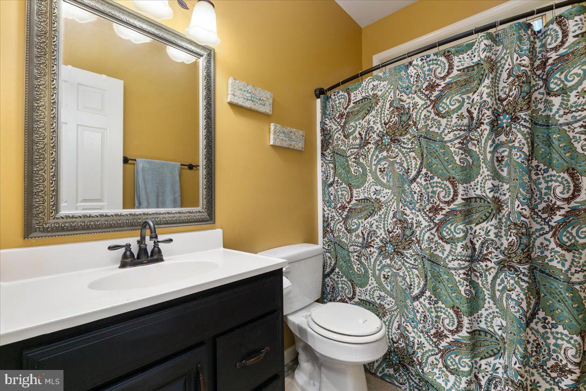 LAKE FRONT ROYAL - Residential