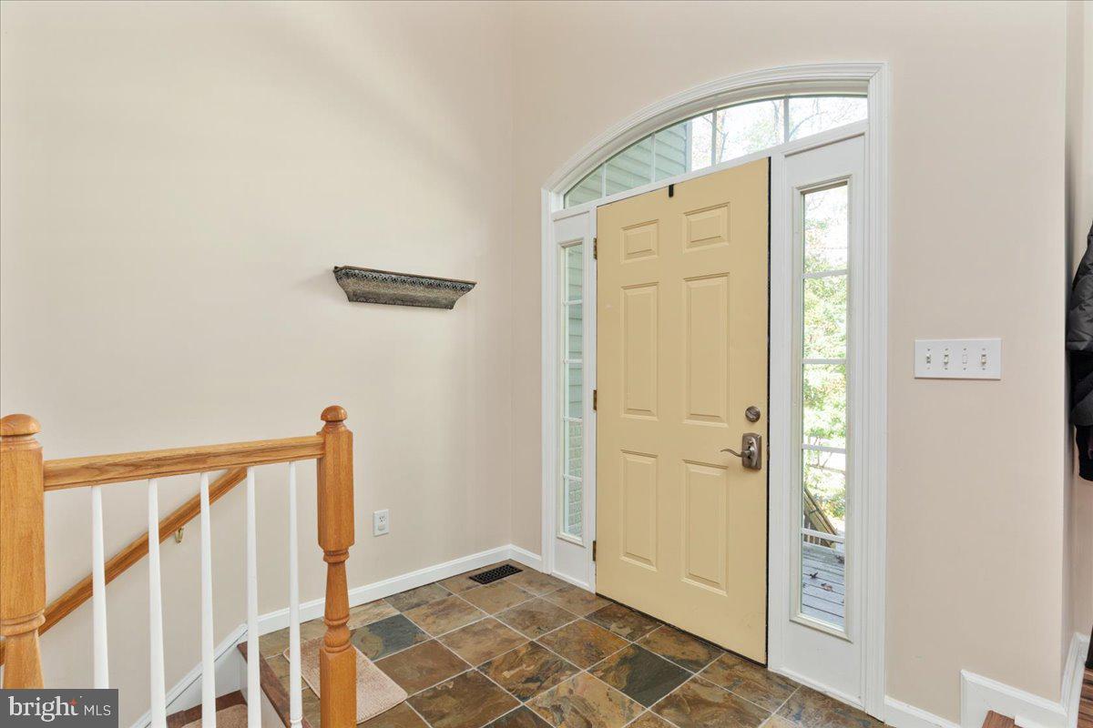 LAKE FRONT ROYAL - Residential