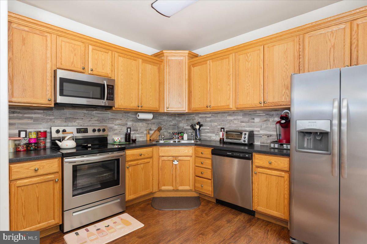 LAKE FRONT ROYAL - Residential