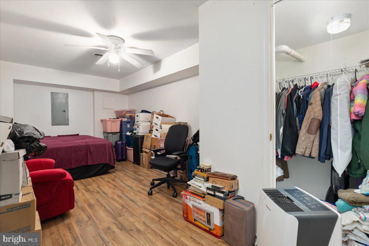 LAKE FRONT ROYAL - Residential