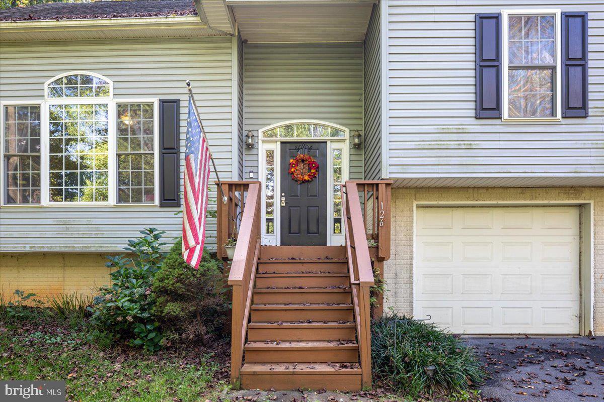 LAKE FRONT ROYAL - Residential