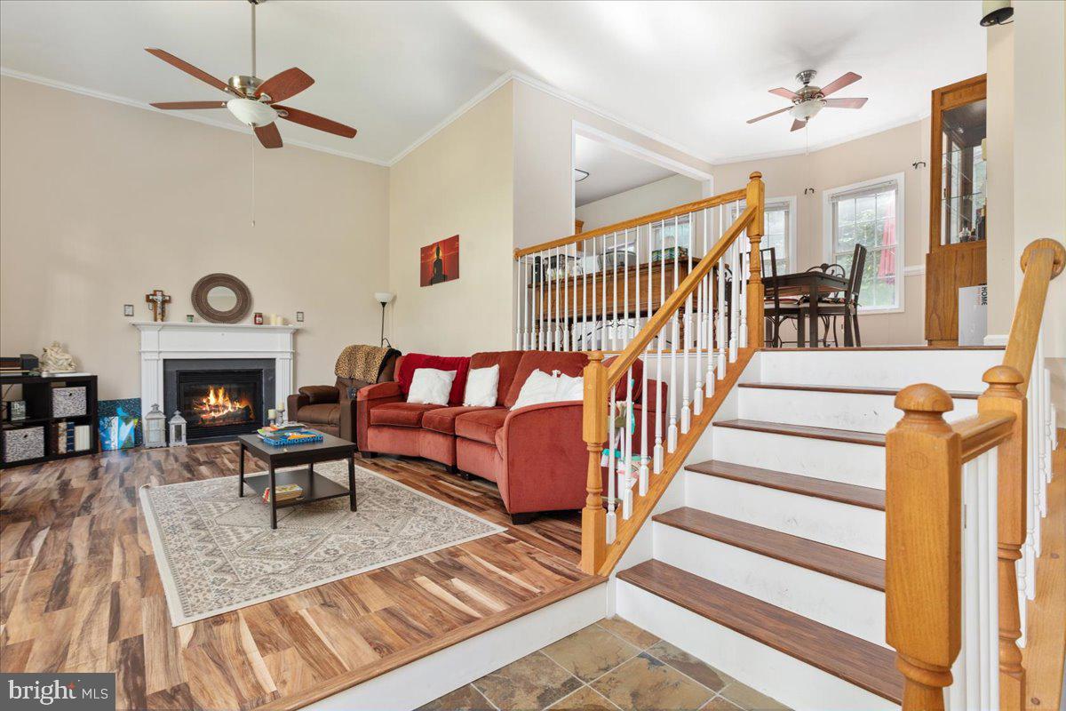 LAKE FRONT ROYAL - Residential