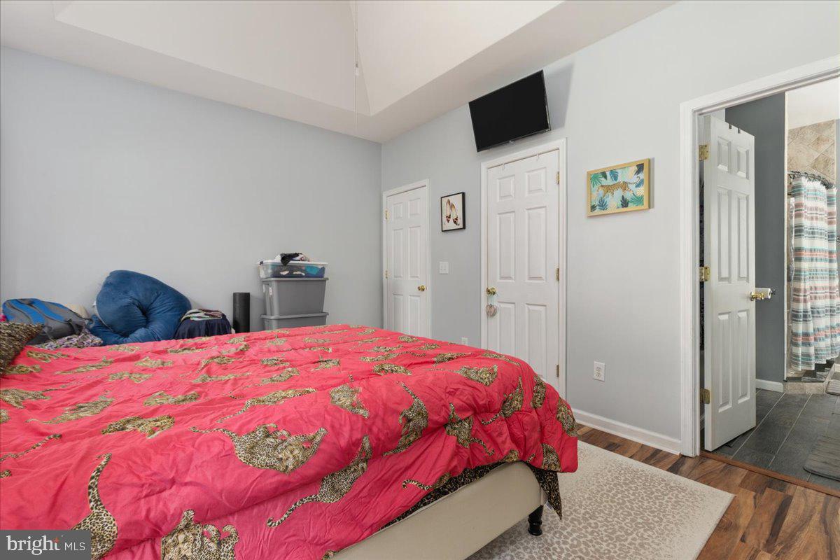 LAKE FRONT ROYAL - Residential