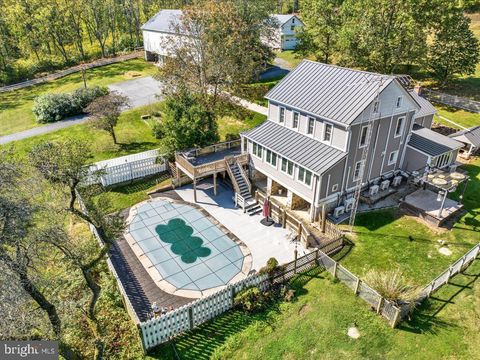 1530 PALISADES DRIVE BERNVILLE PA 19506