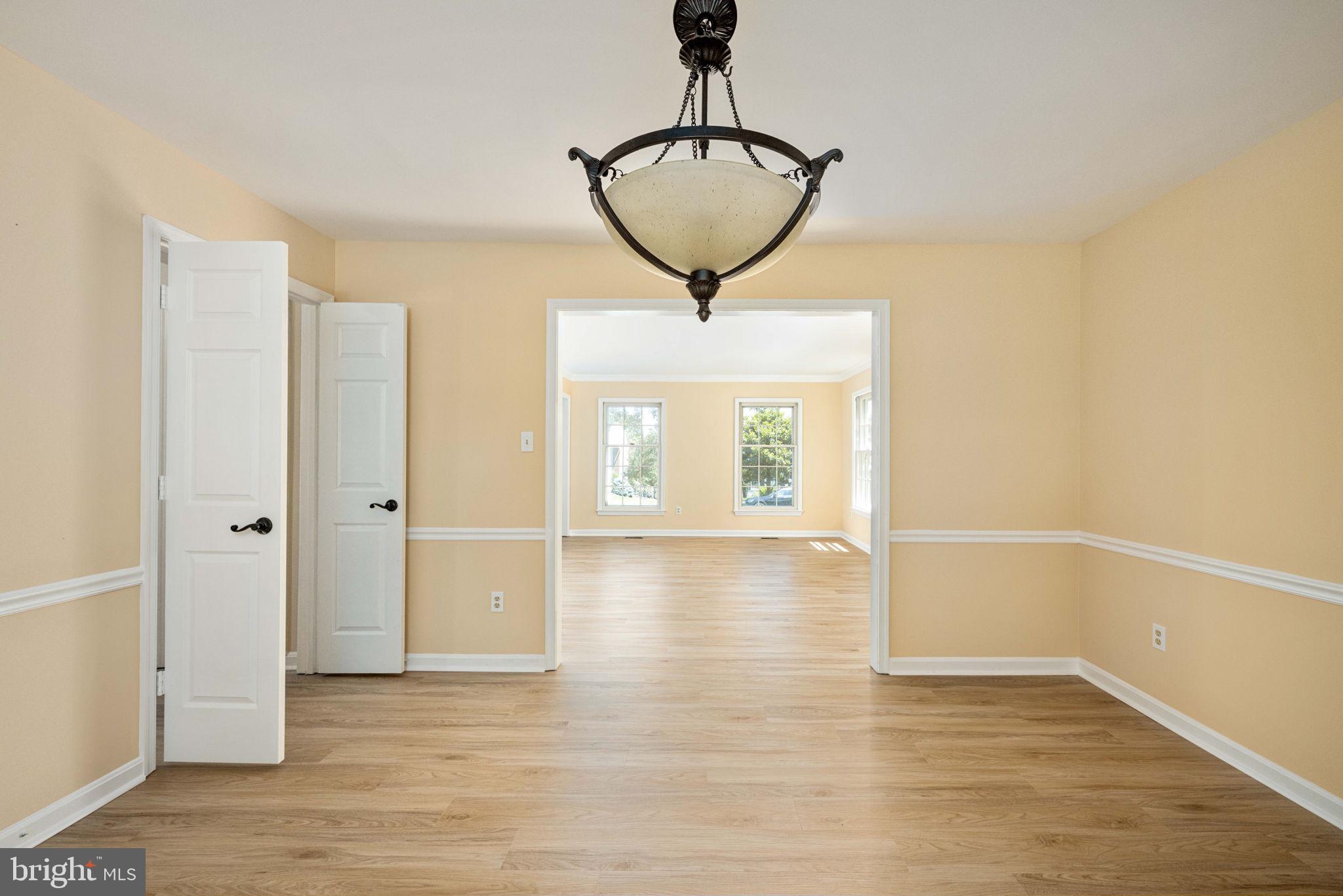 CRYSTAL LAKE - Residential