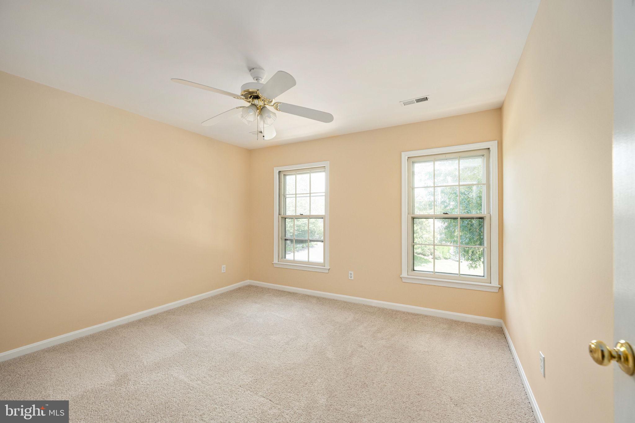 CRYSTAL LAKE - Residential