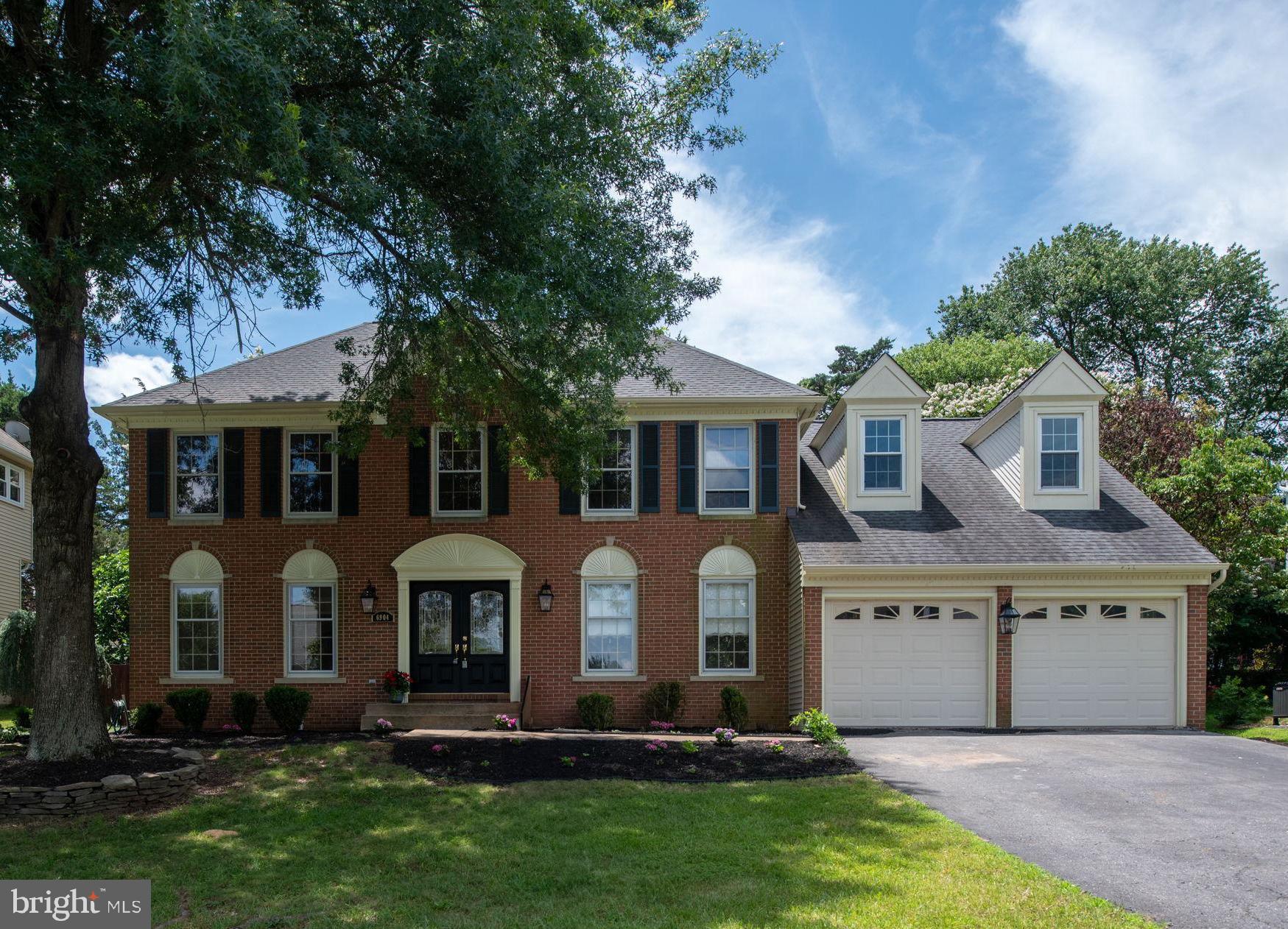 CRYSTAL LAKE - Residential