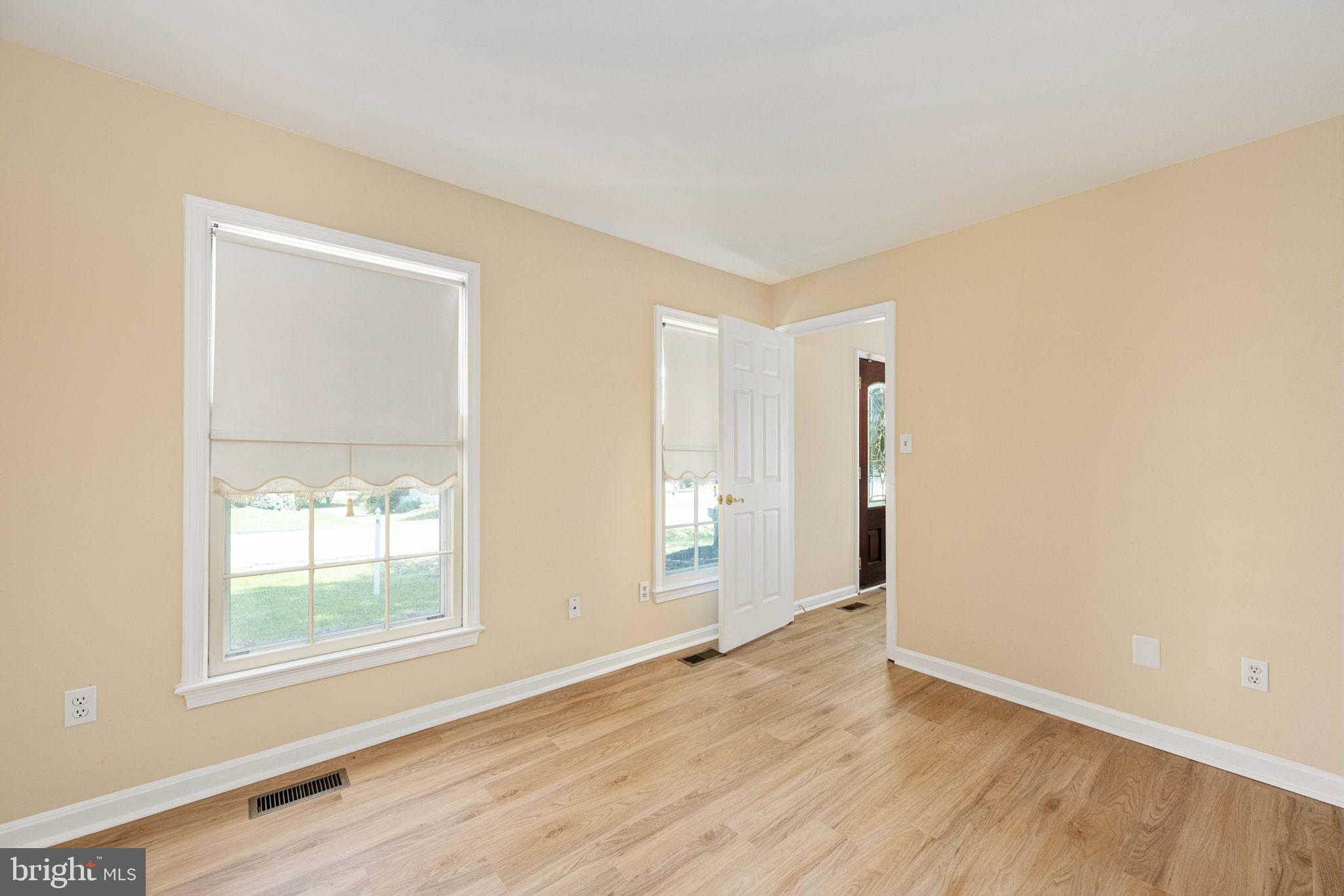 CRYSTAL LAKE - Residential