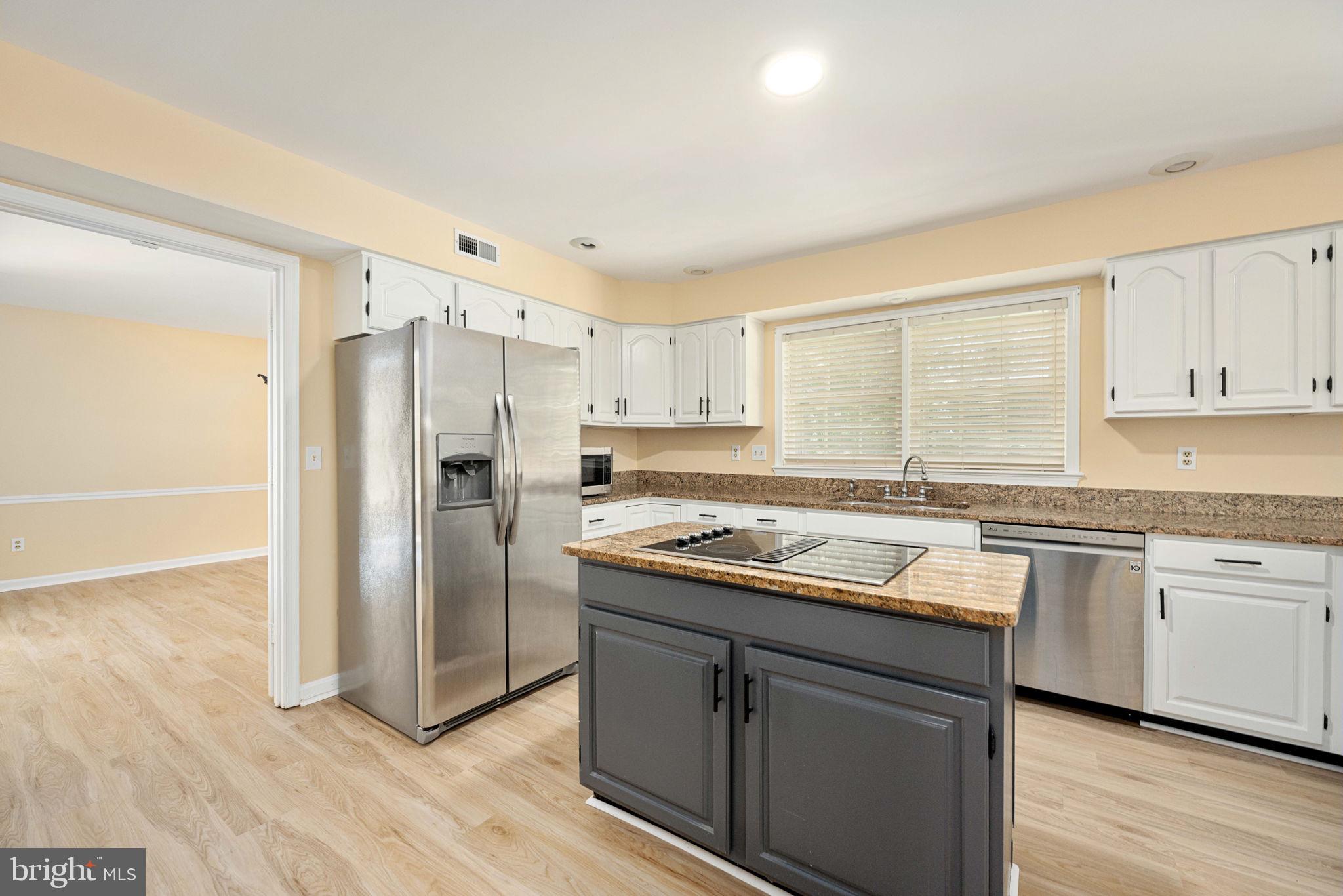 CRYSTAL LAKE - Residential