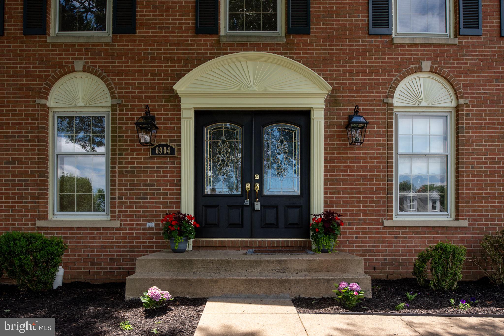 CRYSTAL LAKE - Residential