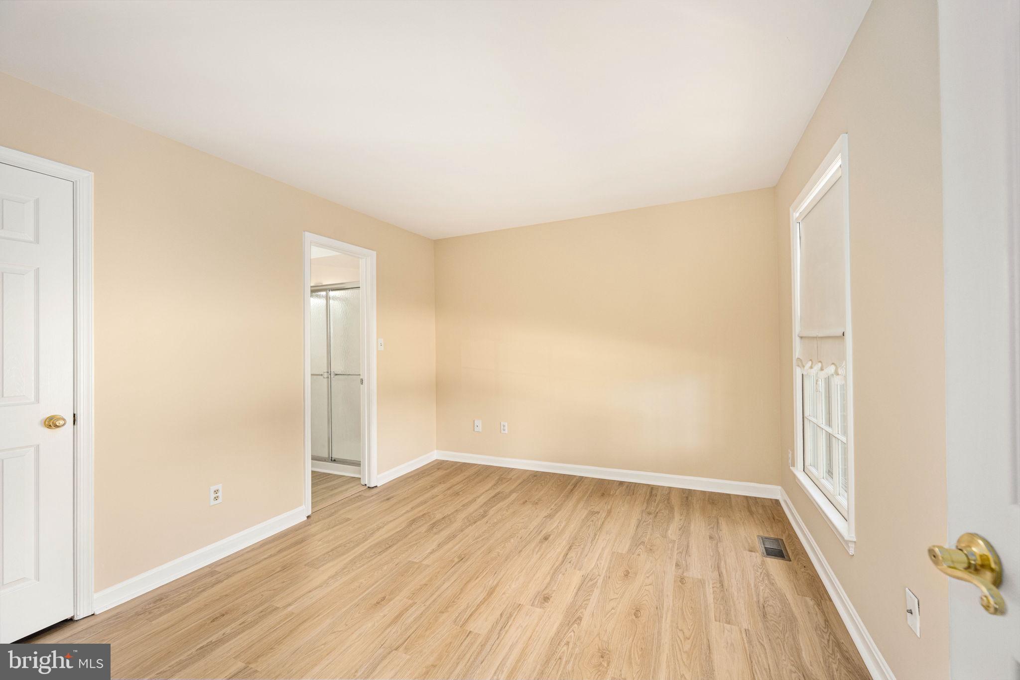 CRYSTAL LAKE - Residential