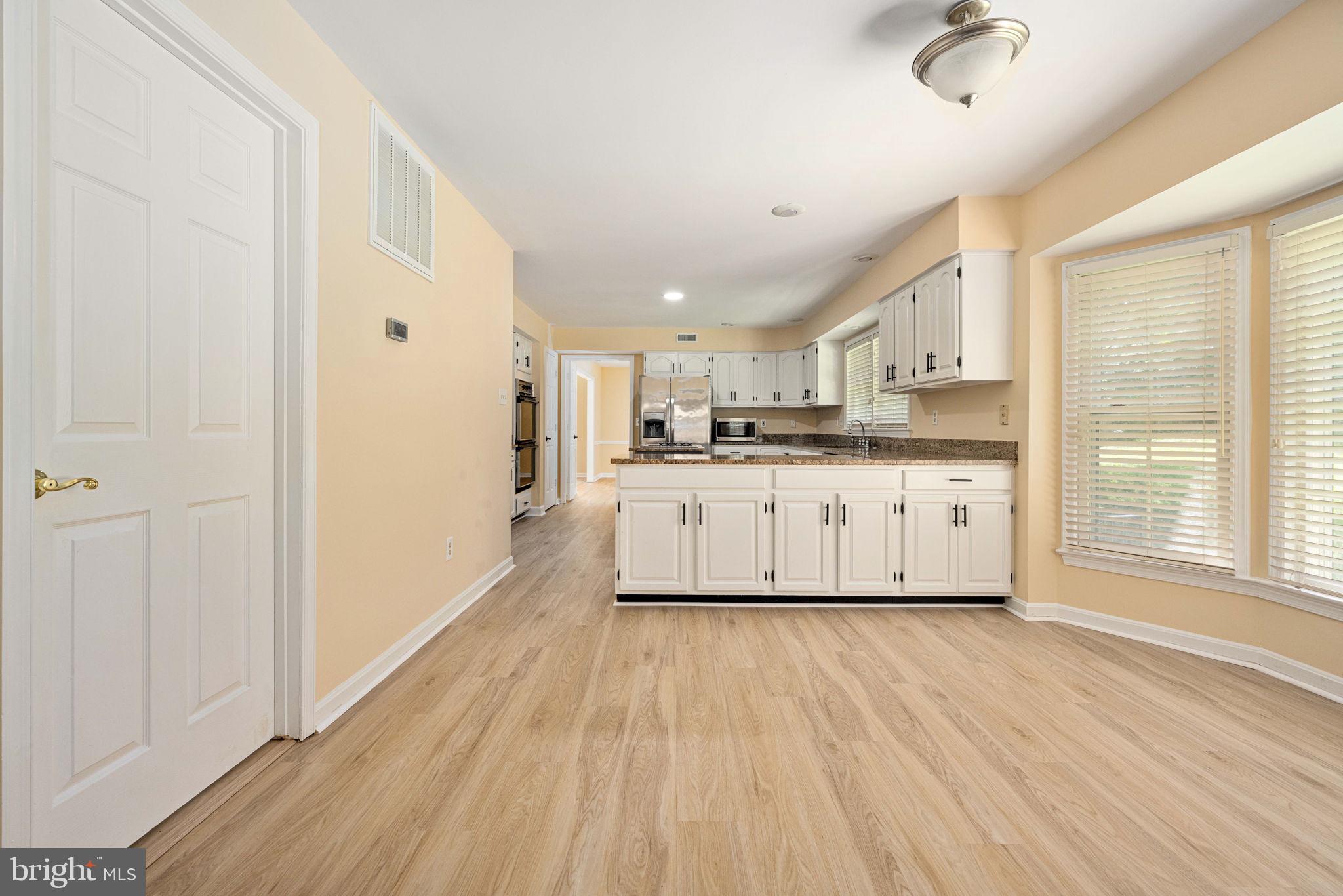 CRYSTAL LAKE - Residential