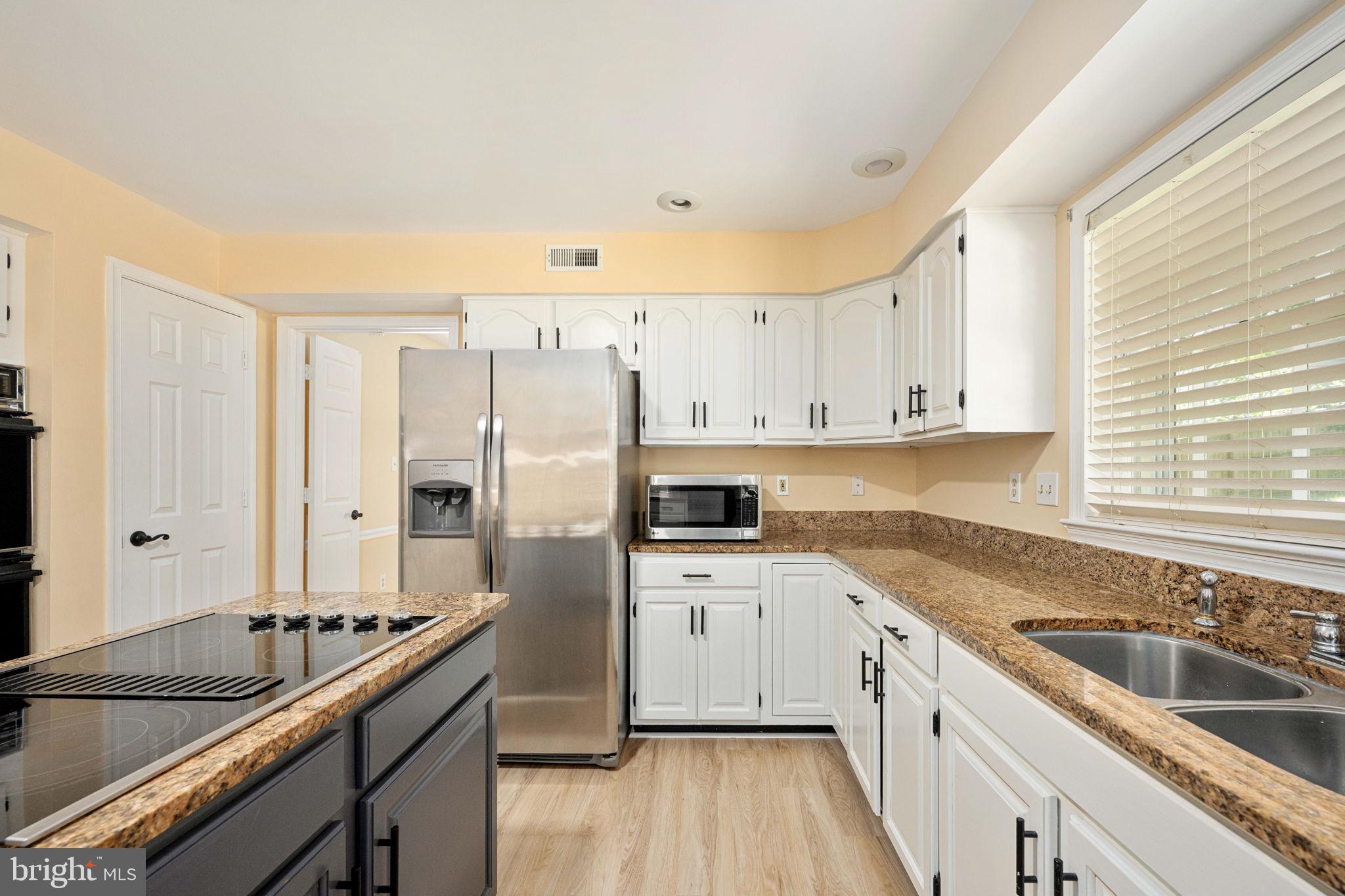 CRYSTAL LAKE - Residential