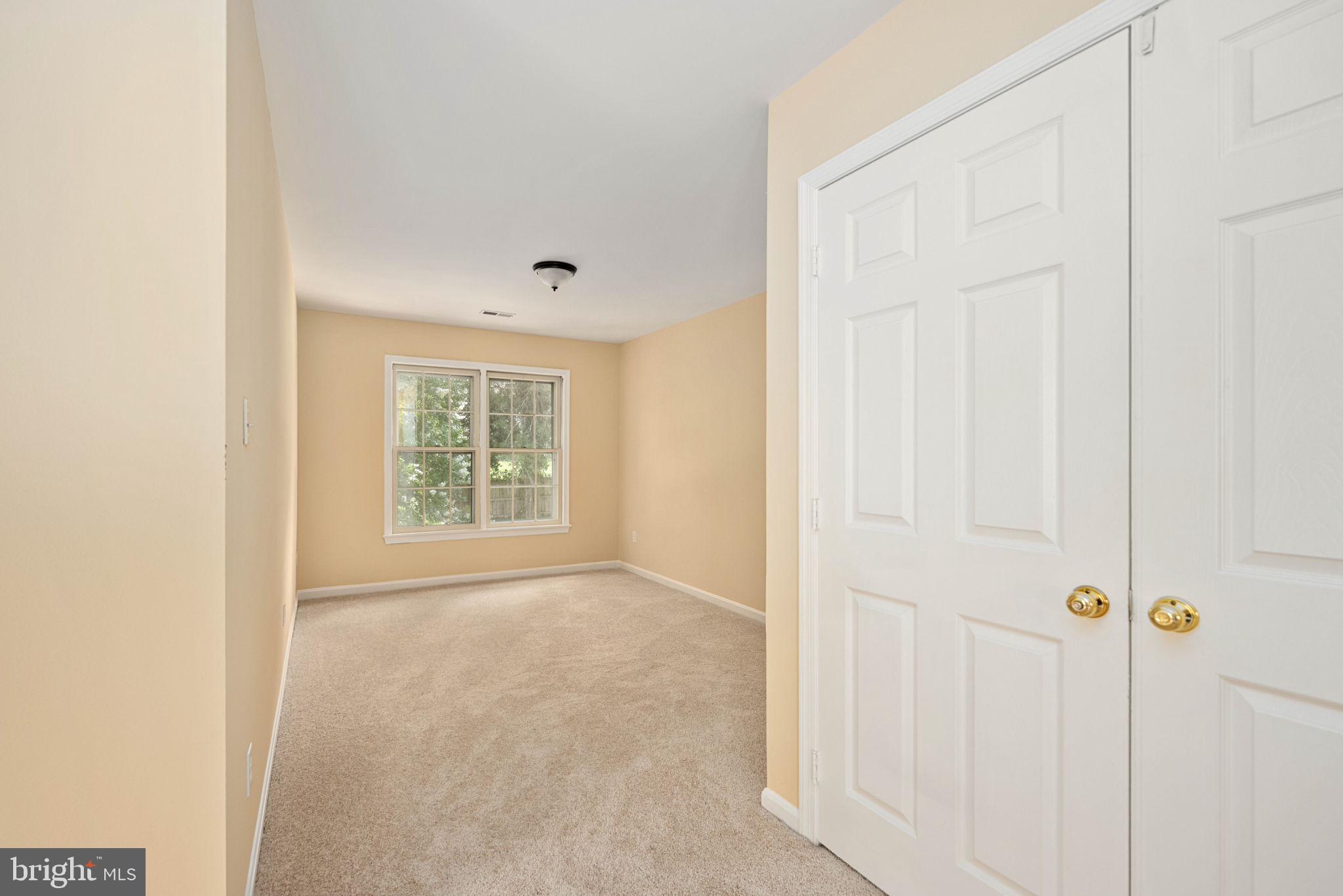 CRYSTAL LAKE - Residential