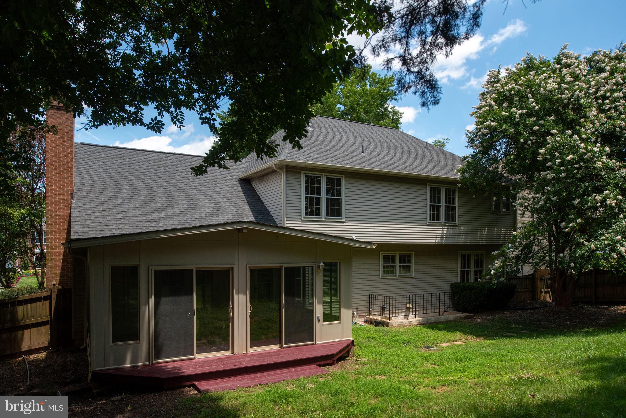 CRYSTAL LAKE - Residential