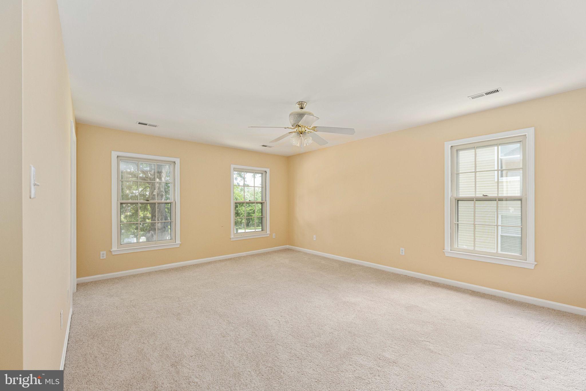 CRYSTAL LAKE - Residential