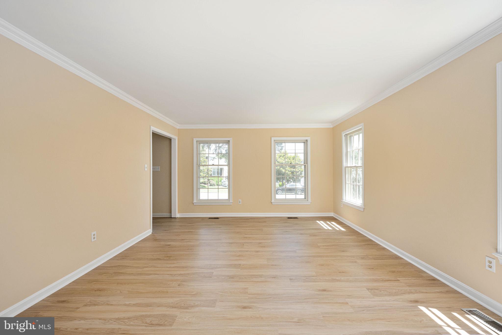 CRYSTAL LAKE - Residential