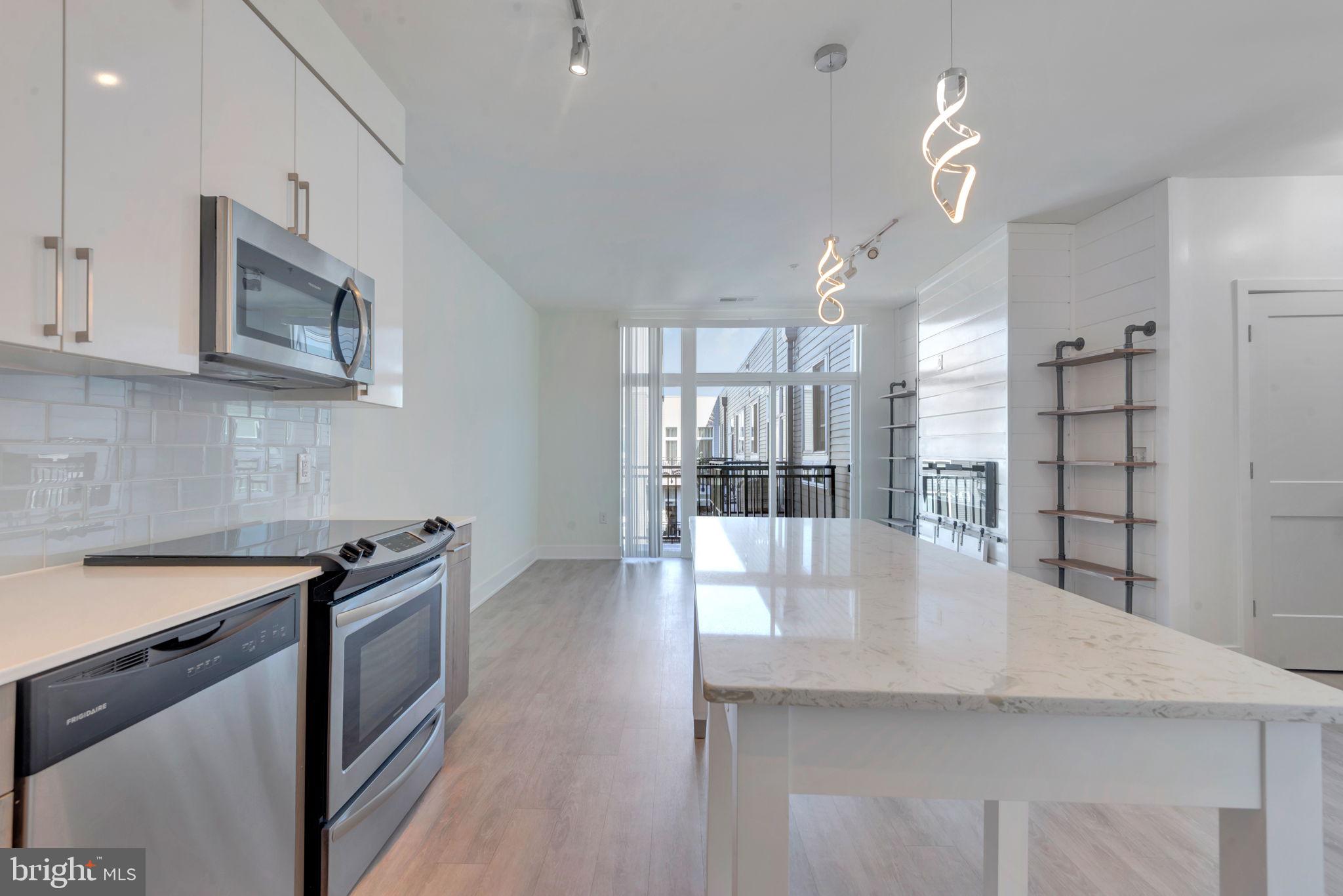 145 RIVERHAVEN DRIVE 514