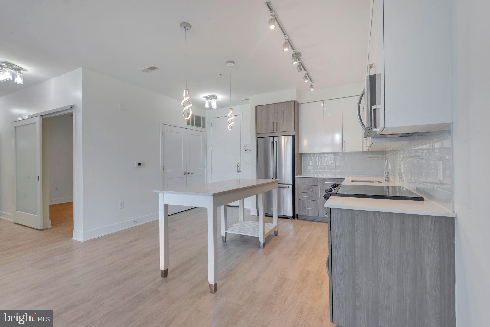 145 RIVERHAVEN DRIVE 514