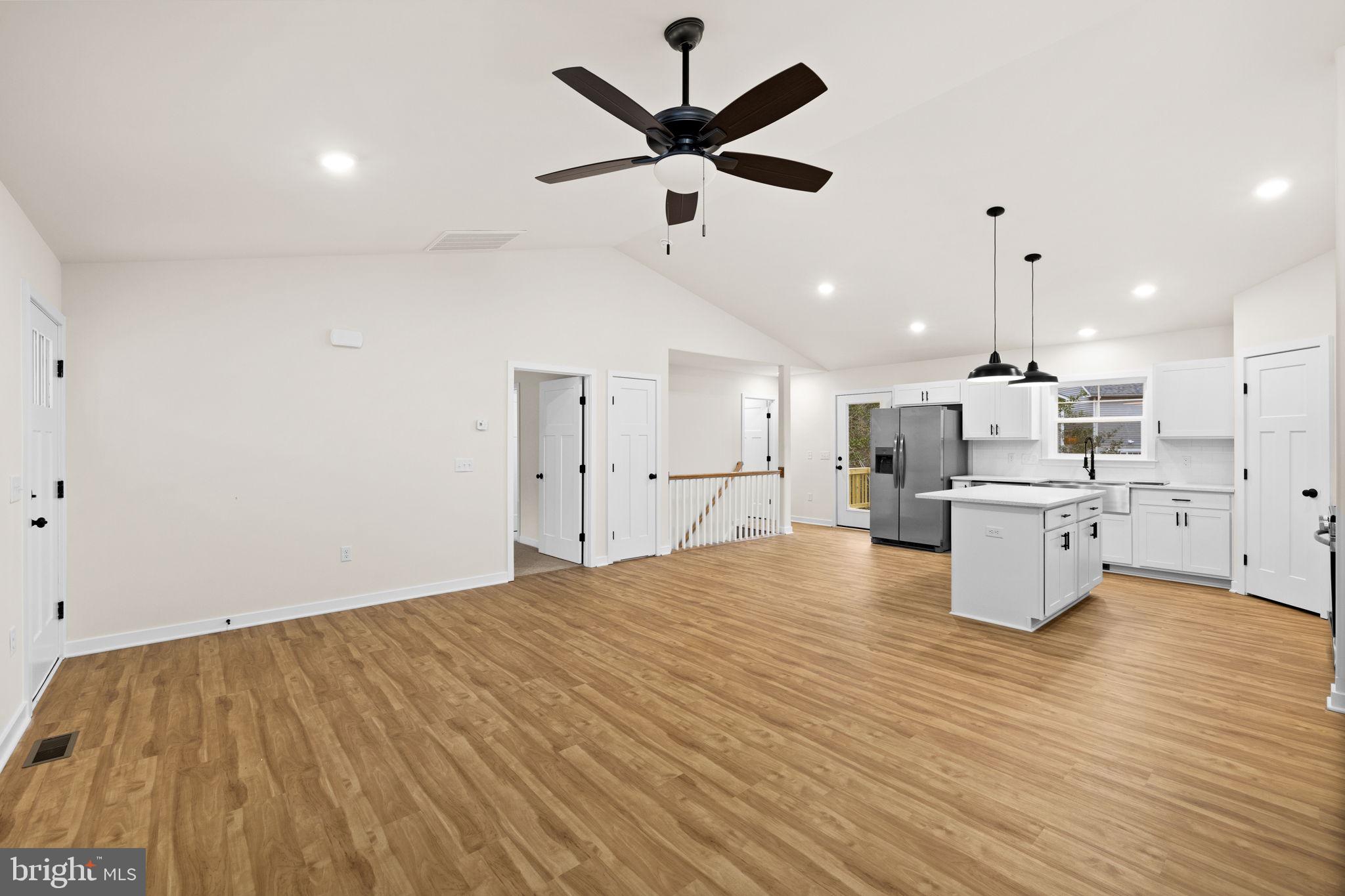 PRESIDENTIAL LAKES - Residential