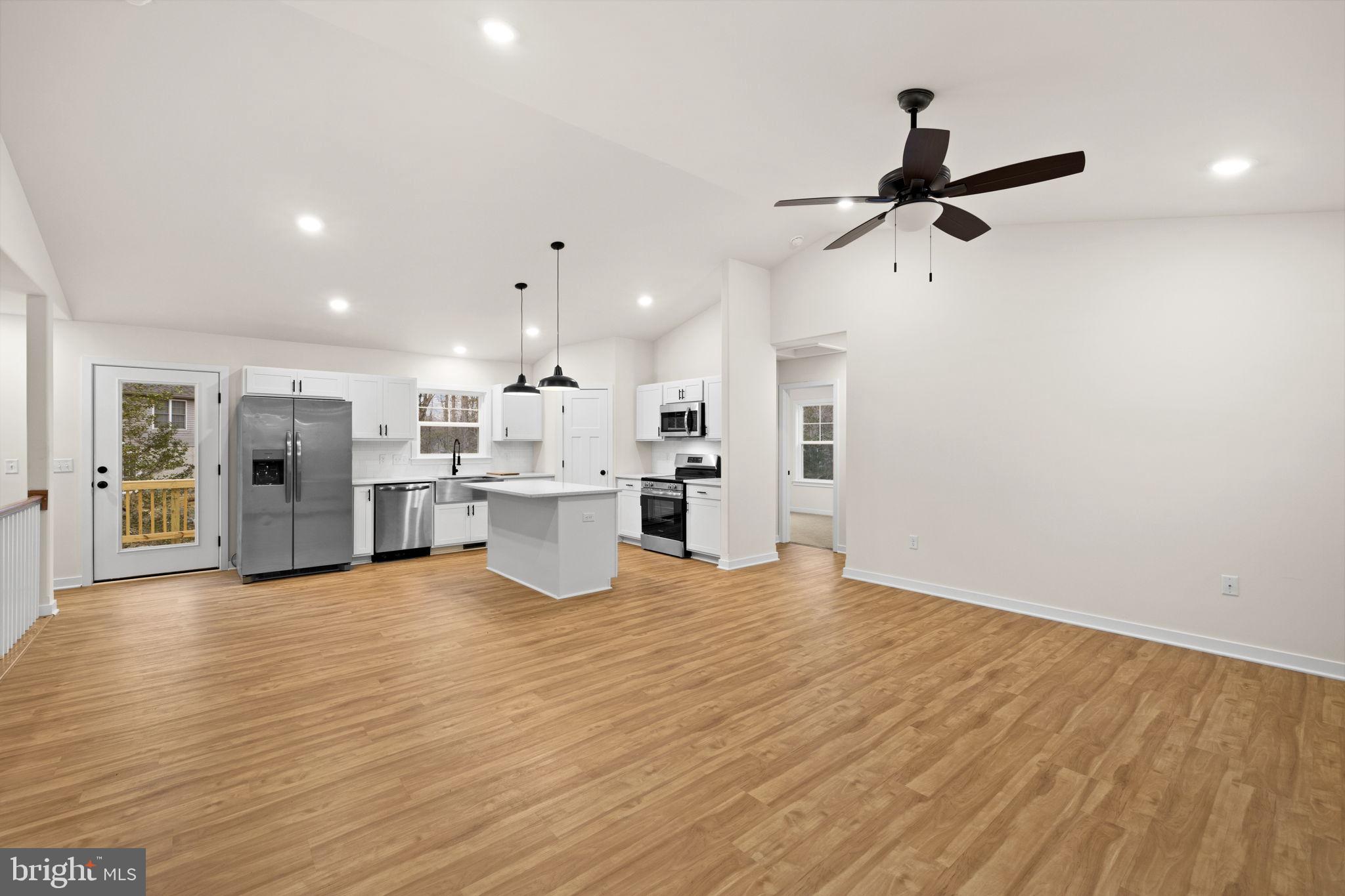 PRESIDENTIAL LAKES - Residential