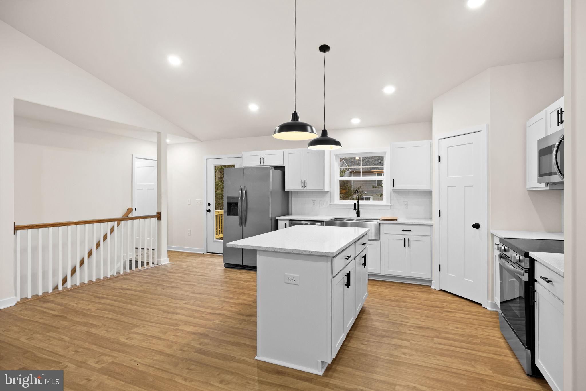 PRESIDENTIAL LAKES - Residential