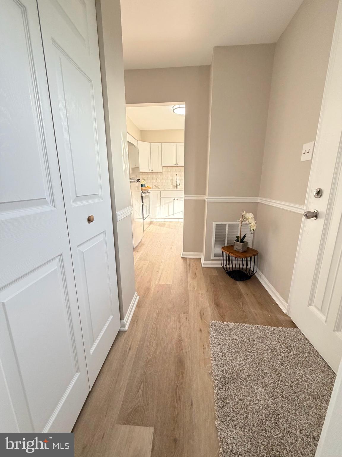 HERITAGE SQUARE NORTH - Residential