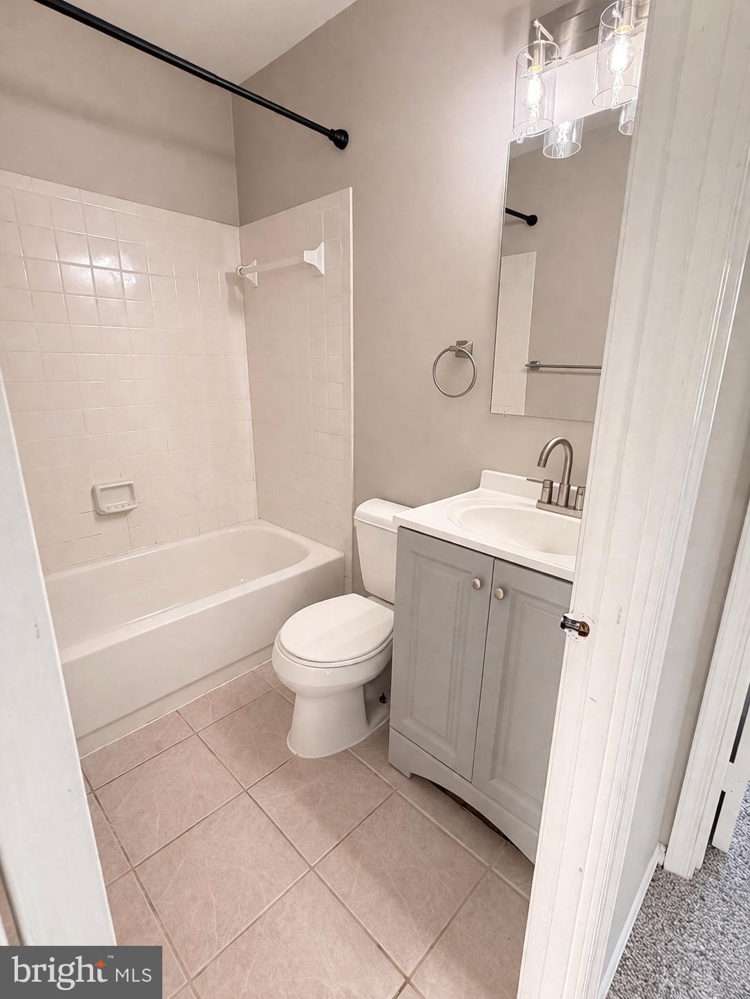 HERITAGE SQUARE NORTH - Residential