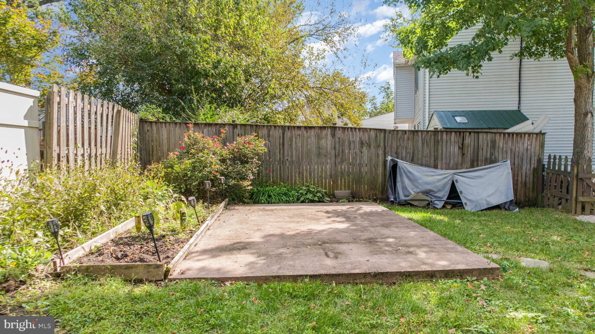 WOODLAND BEACH - Residential