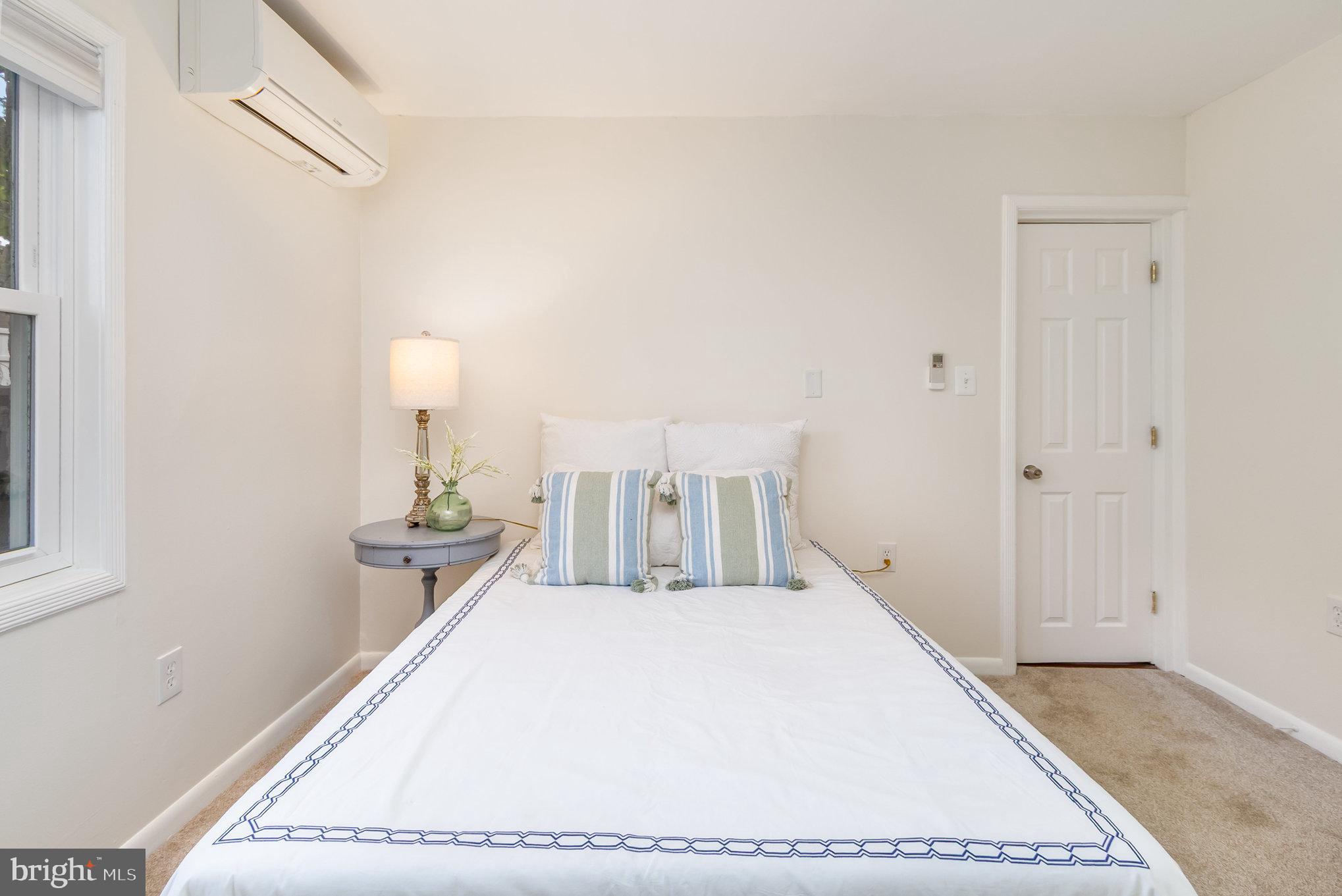 WOODLAND BEACH - Residential