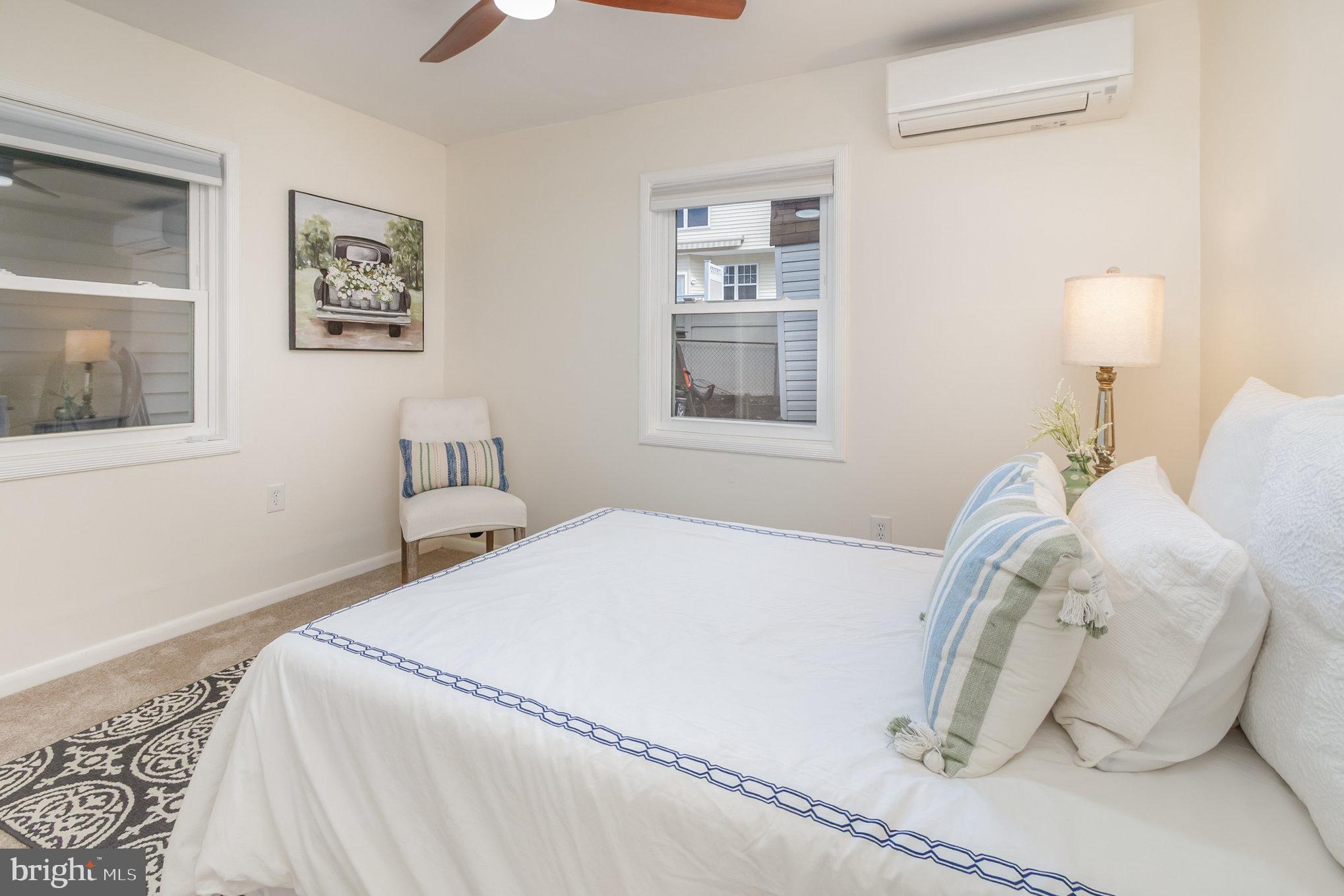 WOODLAND BEACH - Residential