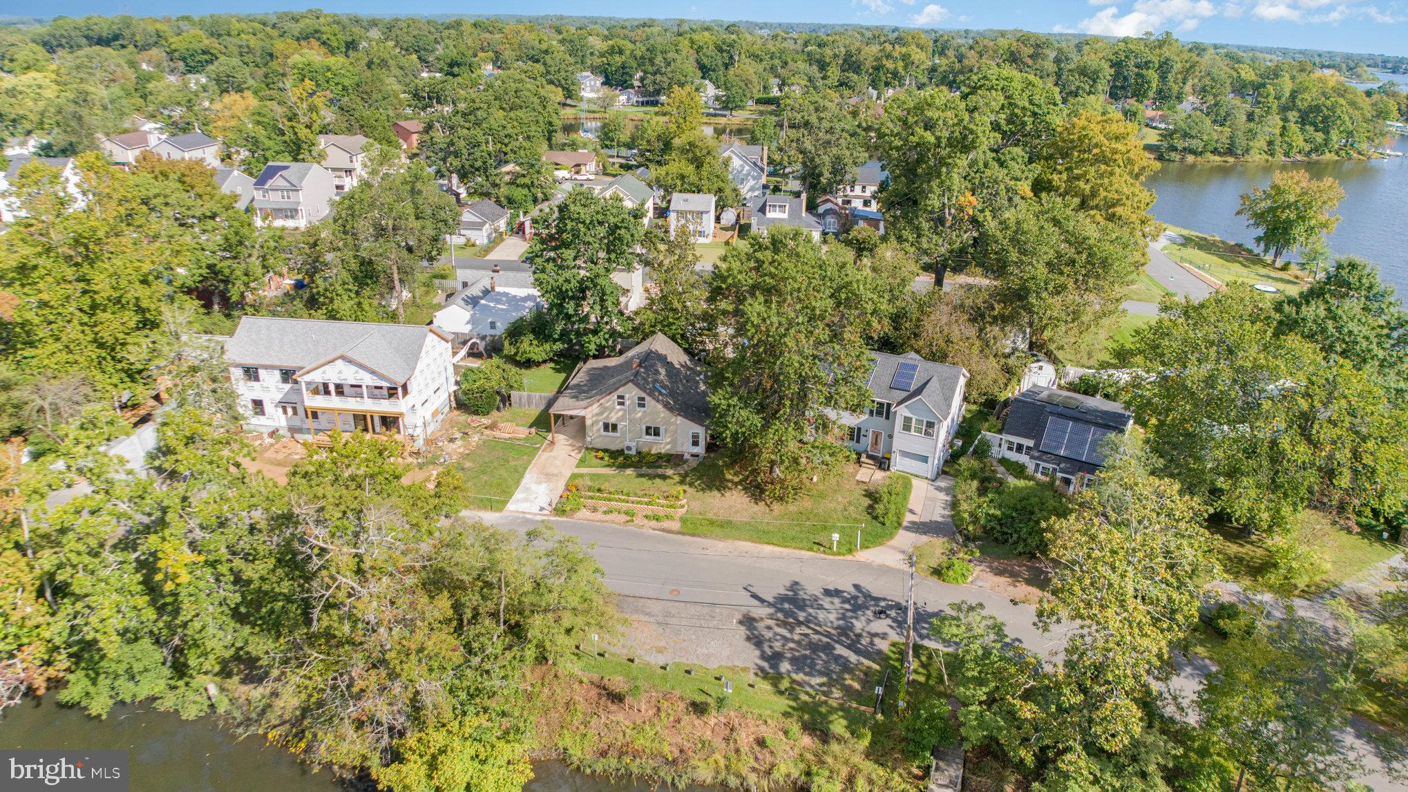 WOODLAND BEACH - Residential