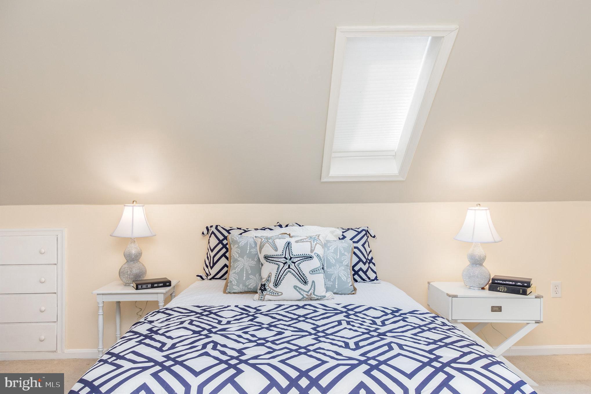 WOODLAND BEACH - Residential