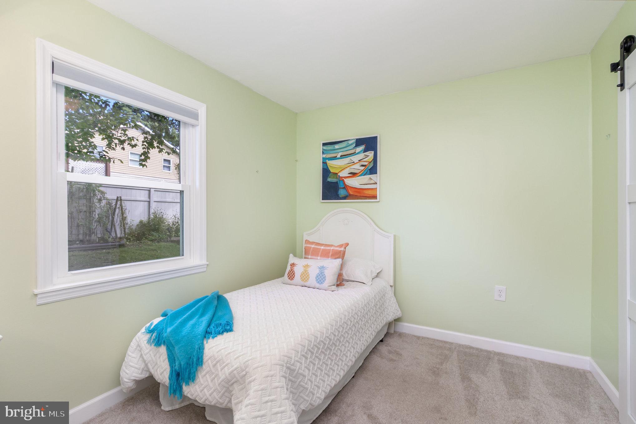 WOODLAND BEACH - Residential