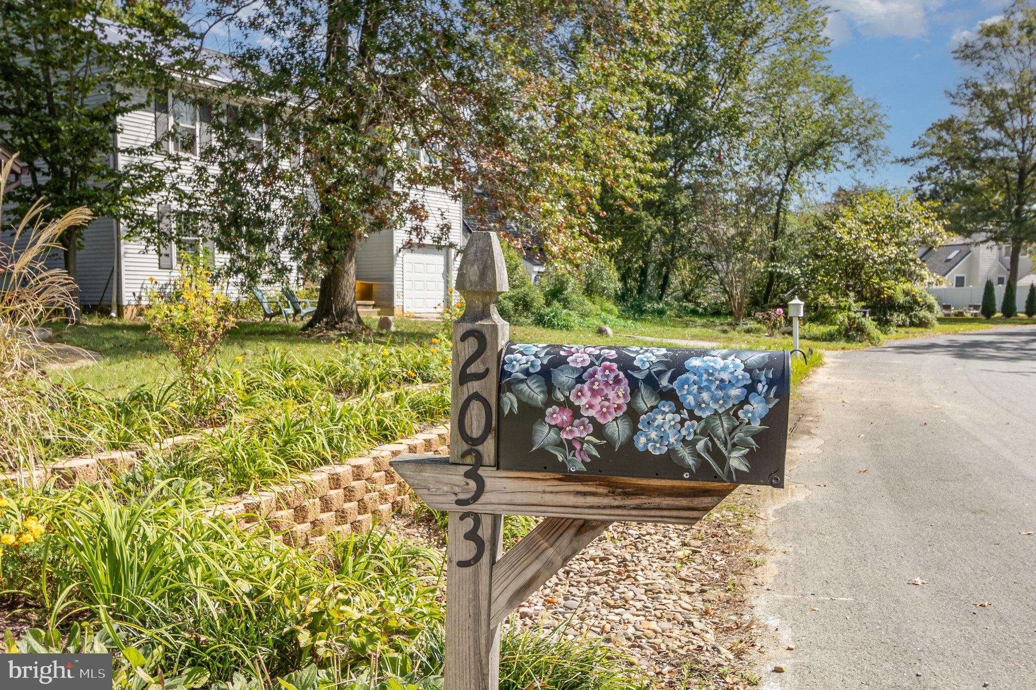 WOODLAND BEACH - Residential