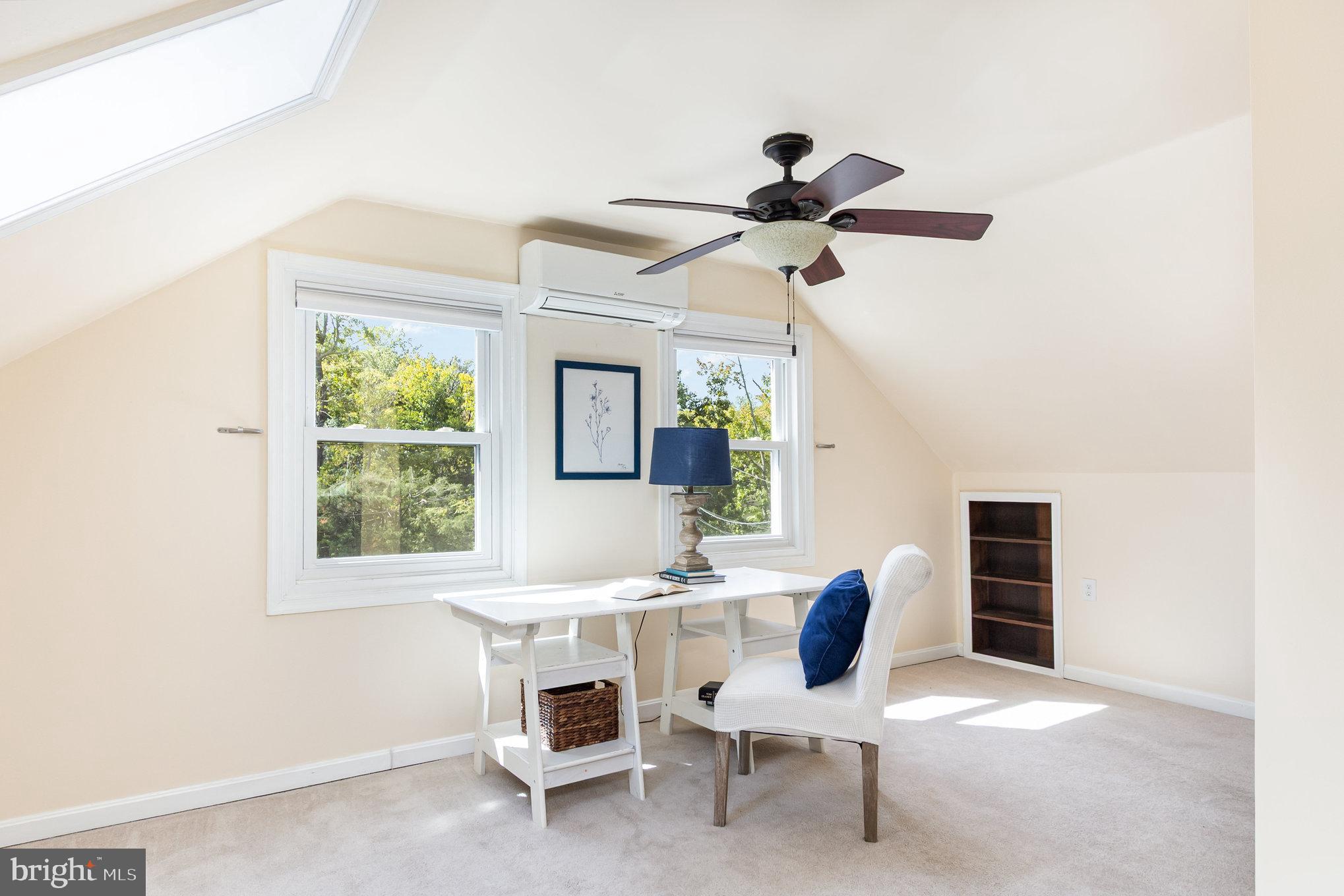 WOODLAND BEACH - Residential