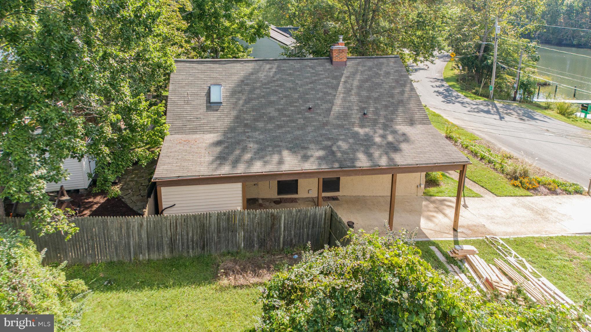 WOODLAND BEACH - Residential