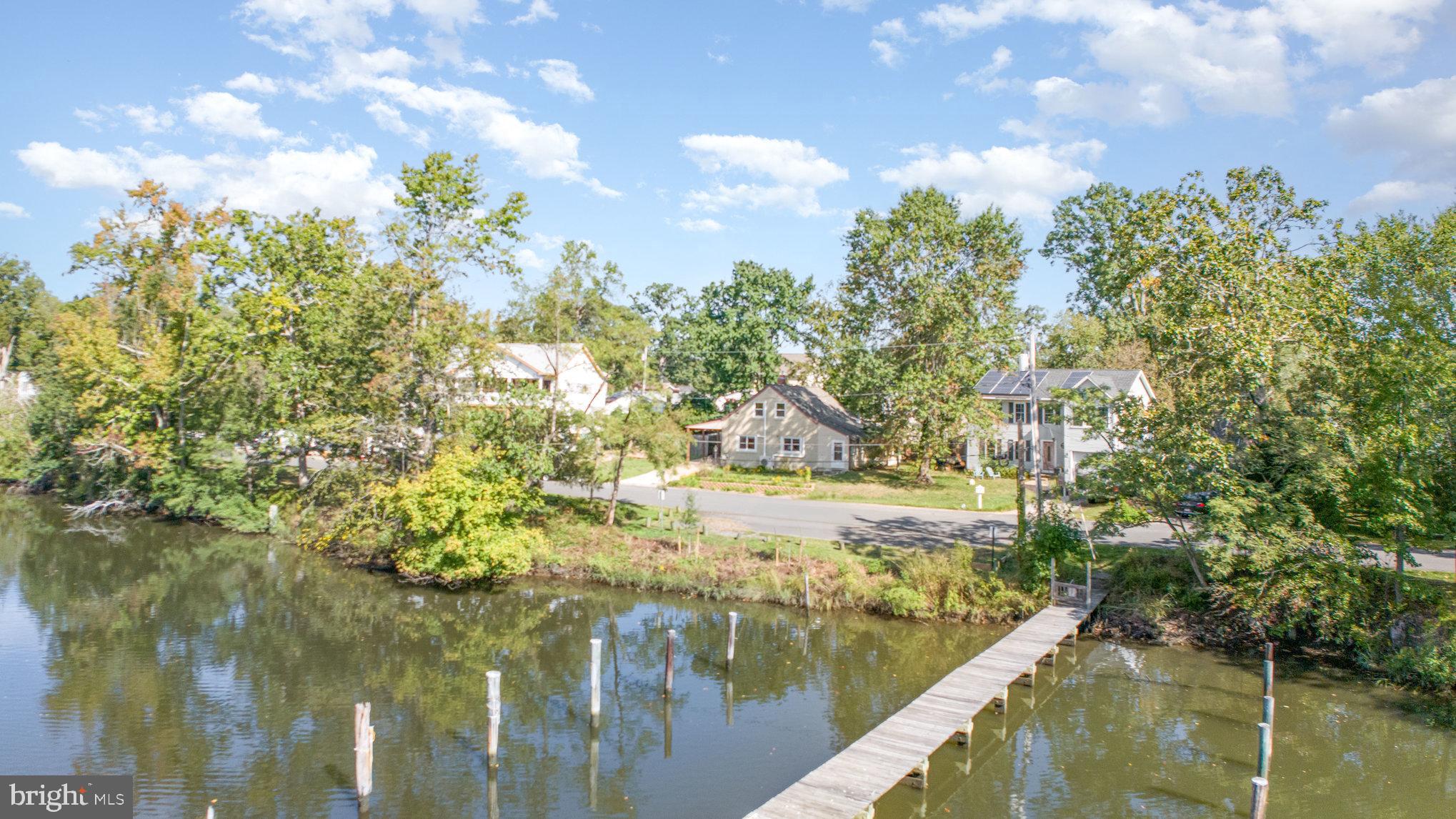 WOODLAND BEACH - Residential