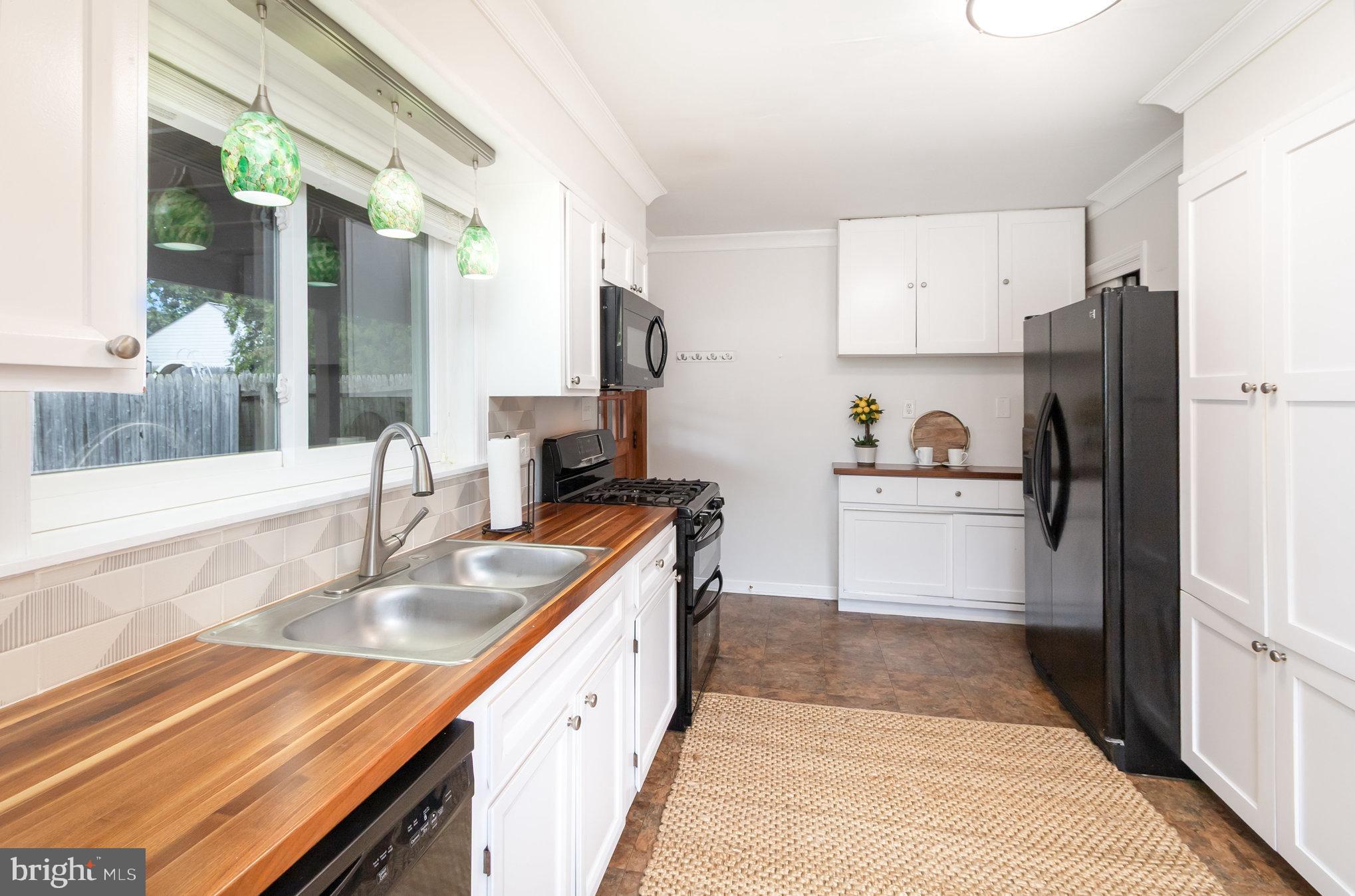 WOODLAND BEACH - Residential