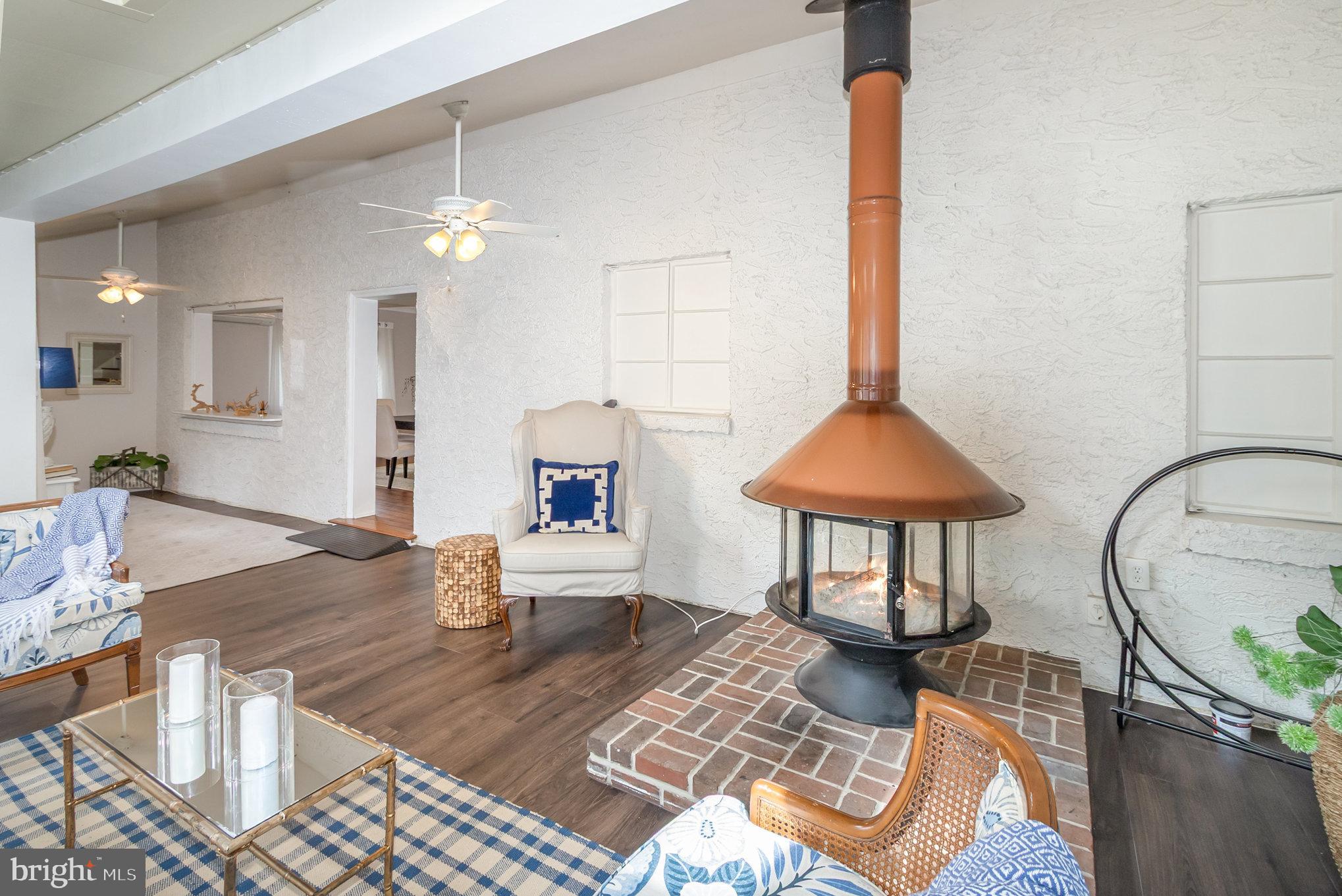 WOODLAND BEACH - Residential