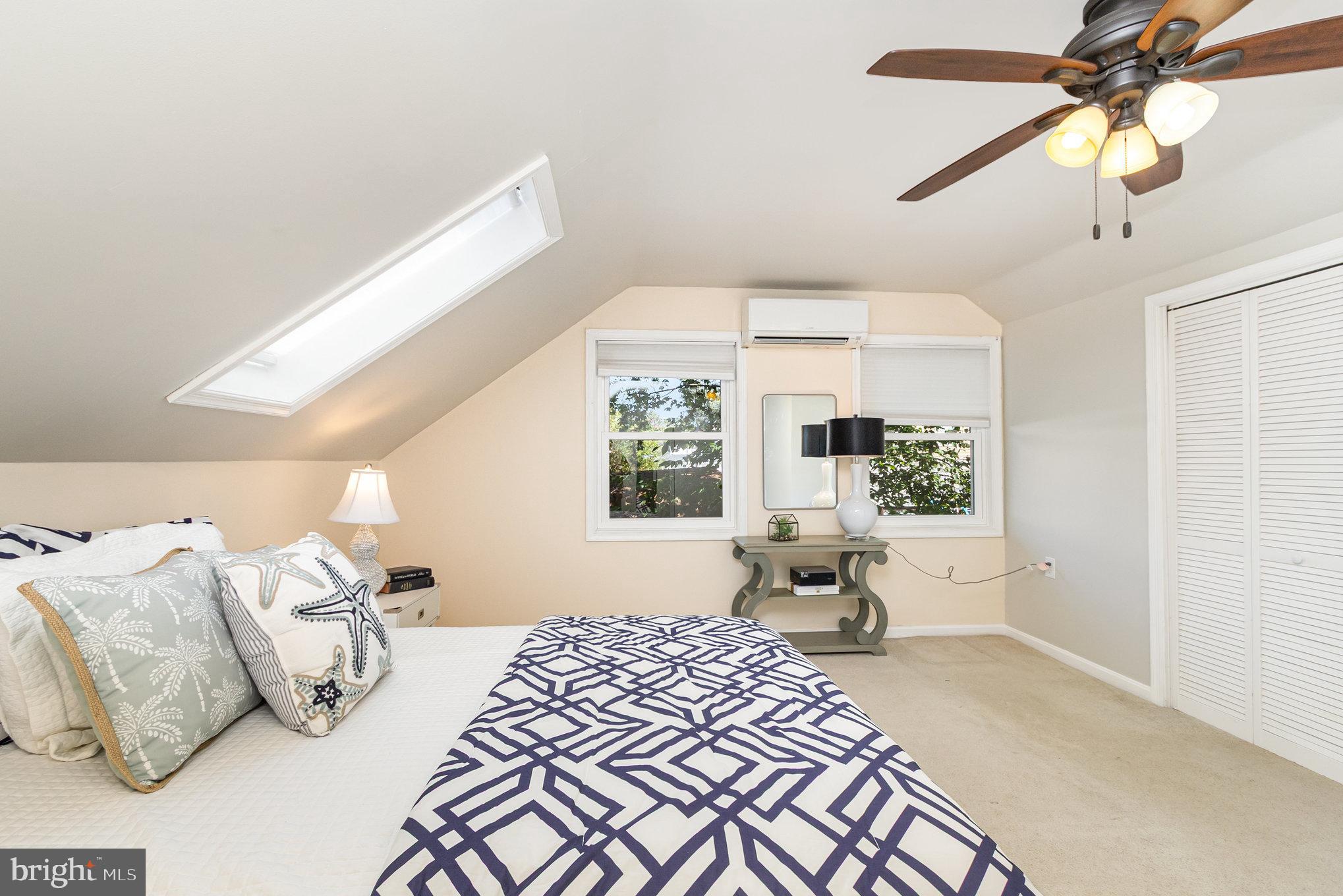 WOODLAND BEACH - Residential